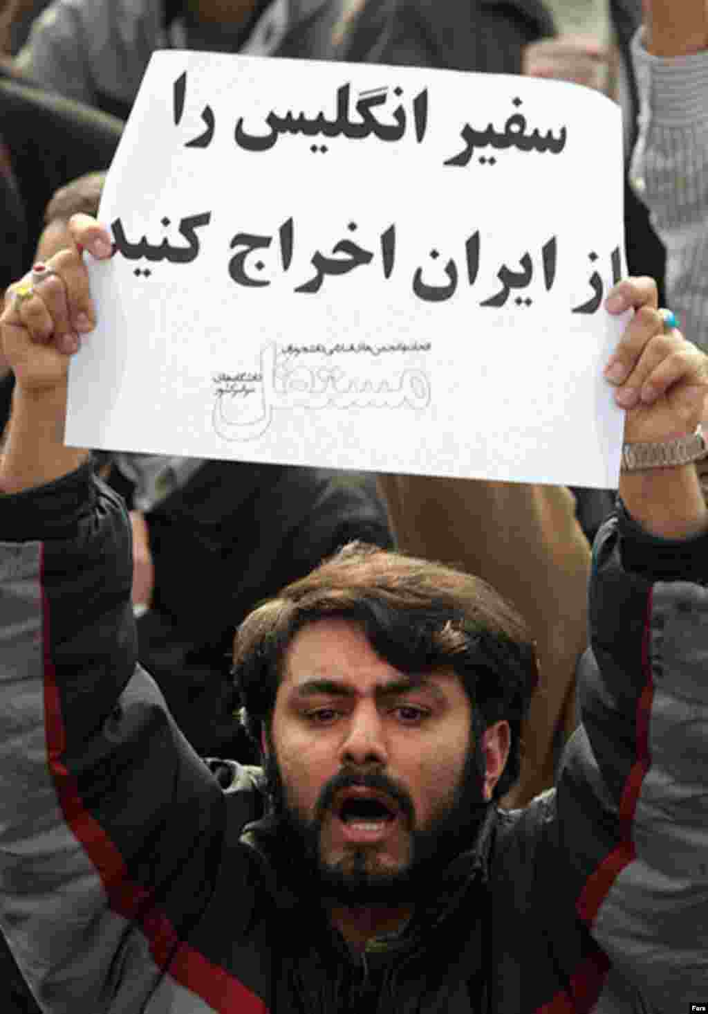 Iran,Hundreds of Iranian students crowded outside the British Embassy in Tehran, 04/01/2007