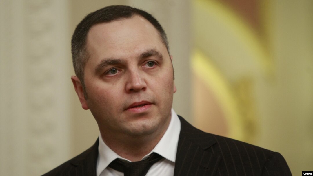 Юристи відзначають, що оприлюднення Портновим такої інформації є порушенням низки статей Закону про захист персональних даних та Кримінального кодексу