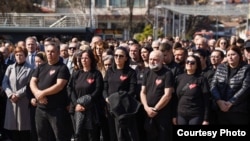 Neki od roditelja žrtava na komemoraciji povodom godišnjice požara u diskoteci "Pulse" u Kočanima.