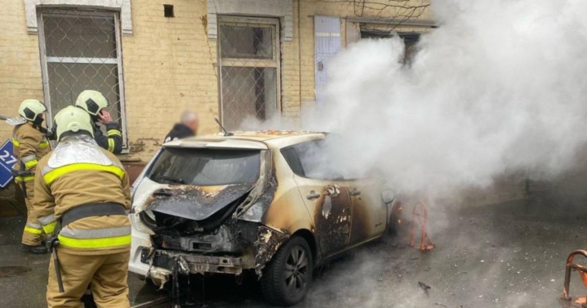 у Києві військовослужбовцю, Герою України у День народження спалили автомобіль, підозрюваного затримали