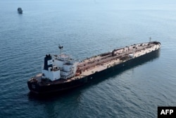 Танкер Boracay поблизу західного узбережжя Франції. Фото початку жовтня 2025 року. Це судно, як вважається, належить до «тіньового флоту» танкерів, які возять російську нафту