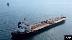 საფრანგეთის პორტ სენ-ნაზერის სანაპიროსთან 2025 წლის 1 ოქტომბერს გადაღებულ ფოტოზე ჩანს რუსეთის ე.წ. ჩრდილოვანი ფლოტის ტანკერი Boracay.
