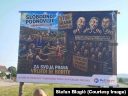 Protestni bilbord mještana Podnovlja kojom protestvuju zbog neizvšenja presude Vrhovnog suda RS, Doboj, 11. avgust 2026. godine