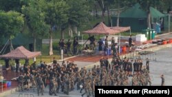 ჩინელი ჯარისკაცები ჰონგ-კონგის ყურესთან, 15 აგვისტო, 2019 წელი