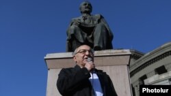 Armenia - Opposition leader Vazgen Manukian addresses supporters at Liberty Square in Yerevan, February 12, 2021