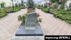 Памятный знак жертвам депортации крымских татар из Крыма в Белогорске