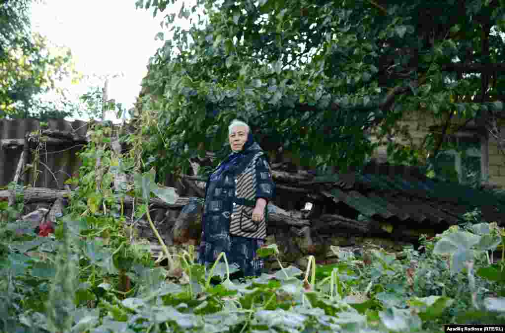Kəndin yaşlıları cavanlara nisbətən daha çox öyrəşiblər bu çətinliklərə. 