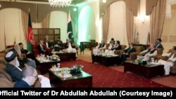 عبدالله عبدالله در سفرش به پاکستان با برخی از مقام‌های ارشید پاکستانی دیدار کرد.
