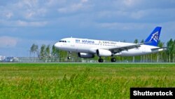 Cамолет казахстанской авиакомпании Air Astana. Иллюстративное фото