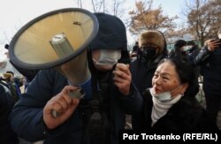 Казахстан. Участники митинга в поддержку партии "Нур Отан". Алматы, 10 января 2021 года.