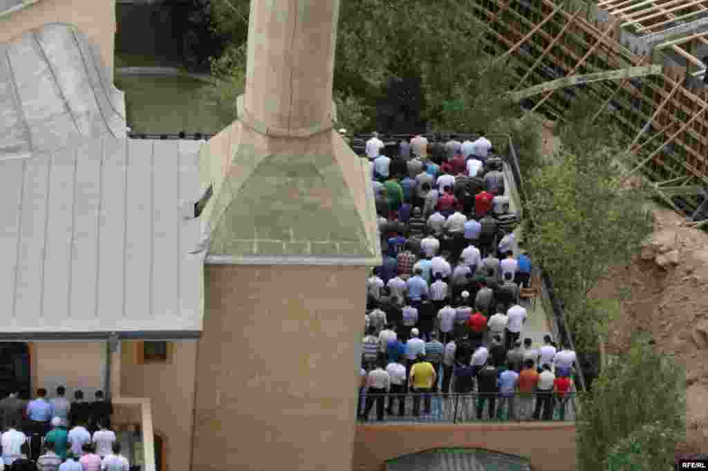 İlahiyyət məsçidində cümə namazı. #13