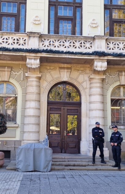 Акция на жандармерията блокира сградата на общината в Пловдив съобщиха