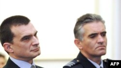 Vladimir Zagorec (l) na početku suđenja u Zagrebu.