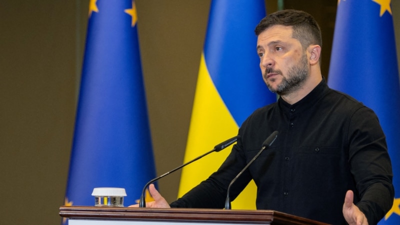 Un atac rusesc cu o bombă ghidată în estul Ucrainei a ucis cel puțin 20 de civili, afirmă Volodimir Zelenski