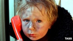 Громкие цифры количества сирот в России настолько затаскали, что обывательское ухо уже не слышит в них ничего ужасного