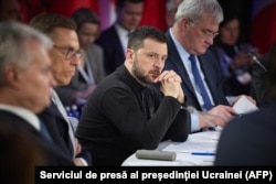 Președintele Ucrainei, Volodimir Zelenski (în centru), la evenimentul de la Kiev, 24 februarie, 2025.