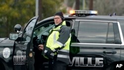 Паліцыянт каля сынагогі ў Тэхасе падчас інцыдэнту 15 студзеня