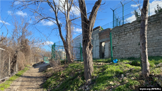 Территория, которая должна стать частью Матросского бульвара, Севастополь, 4 марта 2014 года