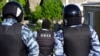 В Крыму полицейские с автоматами задержали четверых крымских татар