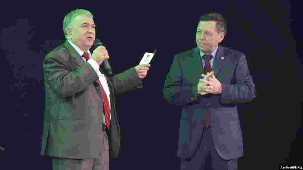 Татарстанда коммунистлар фиркесе җитәкчесе, Дәүләт шурасы депутаты Хафиз Миргалимов элеккеге хезмәттәше Рөстәм Зәкуанны иҗат кичәсе белән котлый