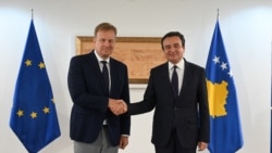 I dërguari i Bashkimit Evropian për dialogun mes Kosovës dhe Serbisë, Peter Sorensen, takohet me kryeministrin në detyrë, Albin Kurti, në Prishtinë, 24 korrik.