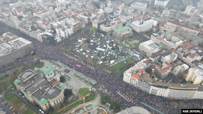 Фoтографија од дрон од протестот во Белград
