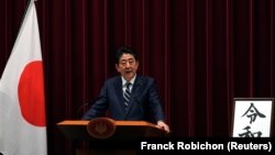 Premierul japonez Shinzo Abe la o conferință de presă