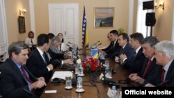 I predsjedavajući Predsjedništva BiH Željko Komšić i članovi Predsjedništva BiH dr. Haris Silajdžić i Nebojša Radmanović primili su u nedjelju delegaciju Kongresa SAD-a.