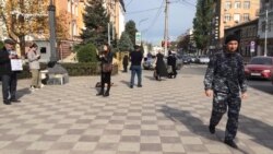В Махачкале прошел пикет отца убитых братьев Гасангусеновых