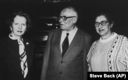 Сахаров и Боннэр на встрече с Маргарет Тэтчер во время визита премьер-министра Великобритании в Москву в марте 1987 года.