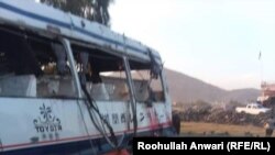 د ننګرهار د والي ویاند ازادي راډیو ته وویل، چاودېدونکي توکي په یوه زرنج ډوله ریکشا کې ځای پرځای شوي وو.
