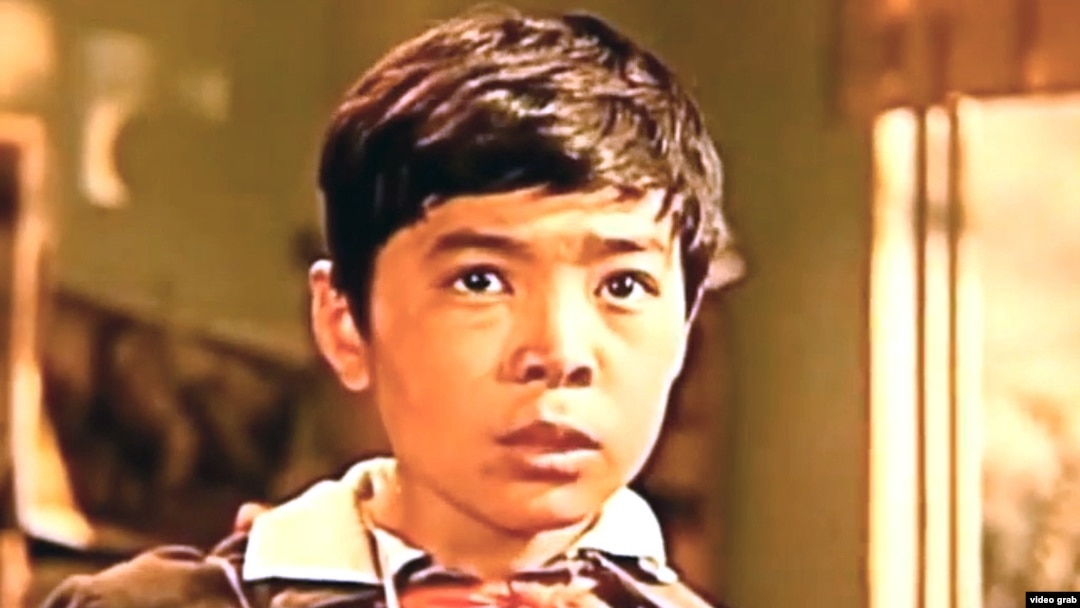 Аузындағы және бетіндегі сперматозоидтардың порно теңізі