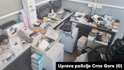 Круглянських затримали 23 вересня в аеропорту міста Тиват. Під час огляду митники виявили 26 тисяч 200 євро та 1 150 ізраїльських шекелів готівкою, ліки та багато незадекларованої електроніки