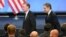 از راست به چپ: وزیر امور خارجه و مشاور امنیت ملی آمریکا