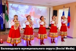 Народний вокальний ансамбль «Степівчанка» з Біловодська проводжає місцевих жителів на строкову службу до лав російської армії