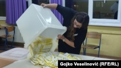 Otvaranje biračke kutije na prijevremenim izborima za predsjednika RS-a 23. 11. 2025.