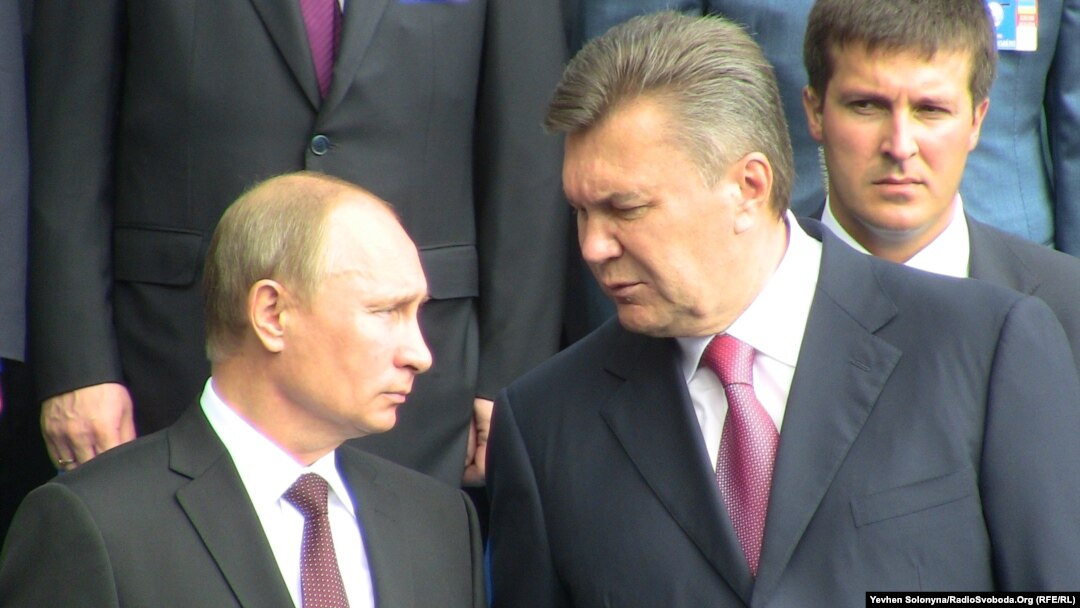 Russian Vladimir Putin (left) has discussed imports by phone with his Ukrainian counterpart Ukraine Viktor Yanukovych. (file photo)