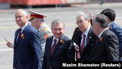 Președintele Igor Dodon, alături de liderii uzbek, kazah și tadjik, în Piața Roșie, după încheierea paradei militare, 24 iunie 2020