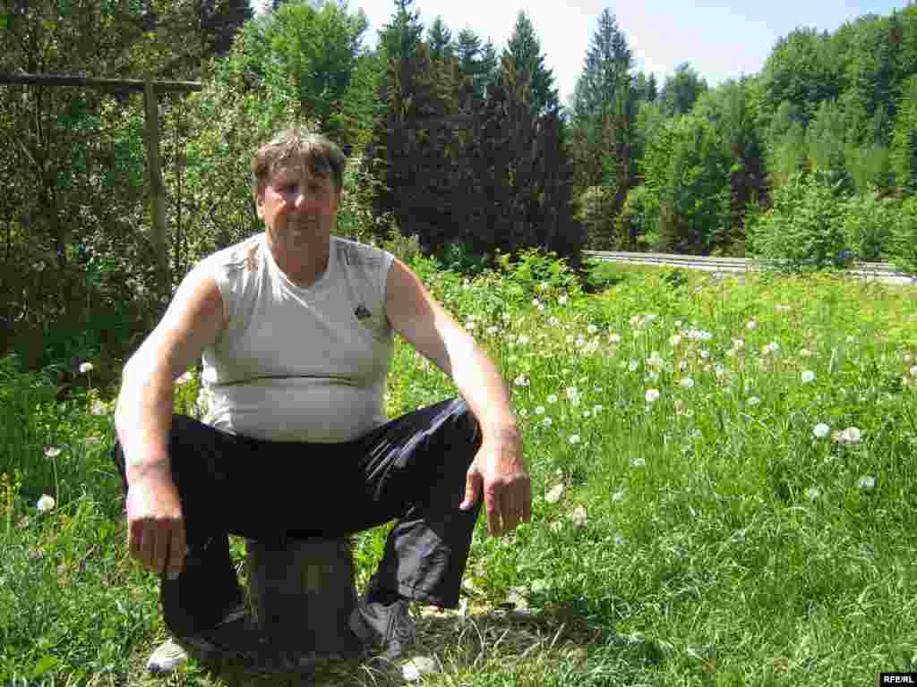 Bosna i Herzegovina - Hazim Imamović - Hazim Imamović iz Olova u srednjoj Bosni, inspirisan porukama američkog potpredsjednika u Parlamentu BiH, odlučio je pokloniti Bidenu komad svoje zemlje za vikendicu ili za nešto drugo. Hazim ne radi ali, kako kaže, Biden mu je nekako prirastao srcu i bez obzira hoće li prihvatiti parcelu, ona će uvijek biti "Bidenova".