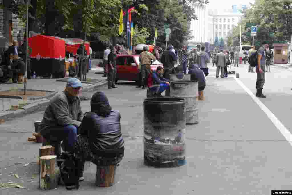 Прихильники&nbsp;&laquo;Правого сектору&raquo;&nbsp;під Адміністрацією президента. Київ, 14 липня 2015 року