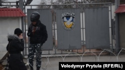 Сімферопольська база спецзагону МВС України «Беркут», 24 лютого 2014 року. Сімферополь, фото Володимира Притули