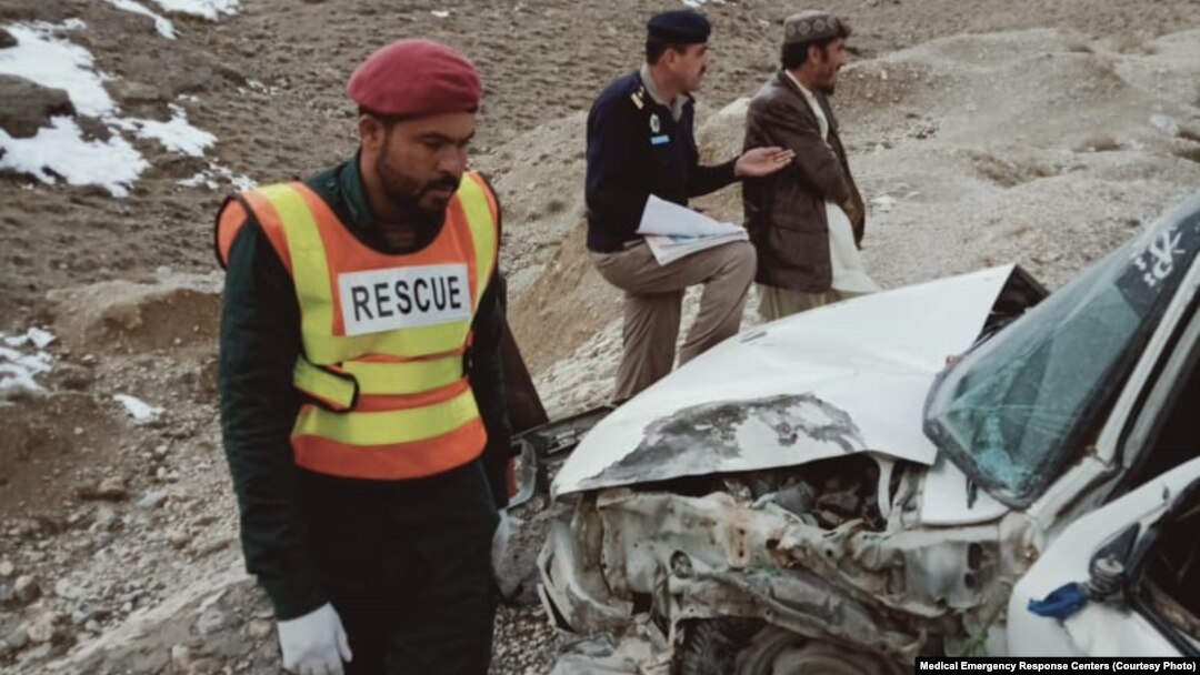 The rescue team from Balochistan's Medical Emergency Response Center at the site of a crash on May 31.