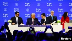 Svjetski lideri potpisuju povelju "Odbora za mir" za Gazu, Davos, 22. januara