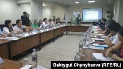 «Move Green» экологиялык кыймылы өткөргөн жыйын. 
