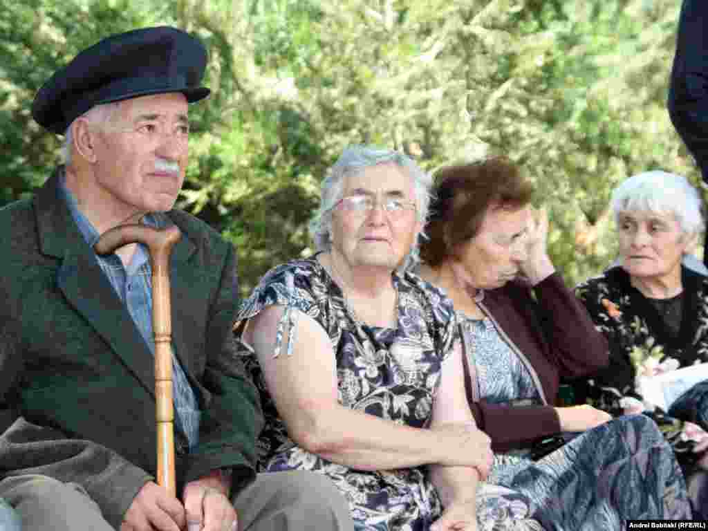 Жители Цхинвали - 20 сентября в Цхинвали прошел военный парад, посвященный празднованию Дня независимости самопровозглашенной республики Южная Осетия.