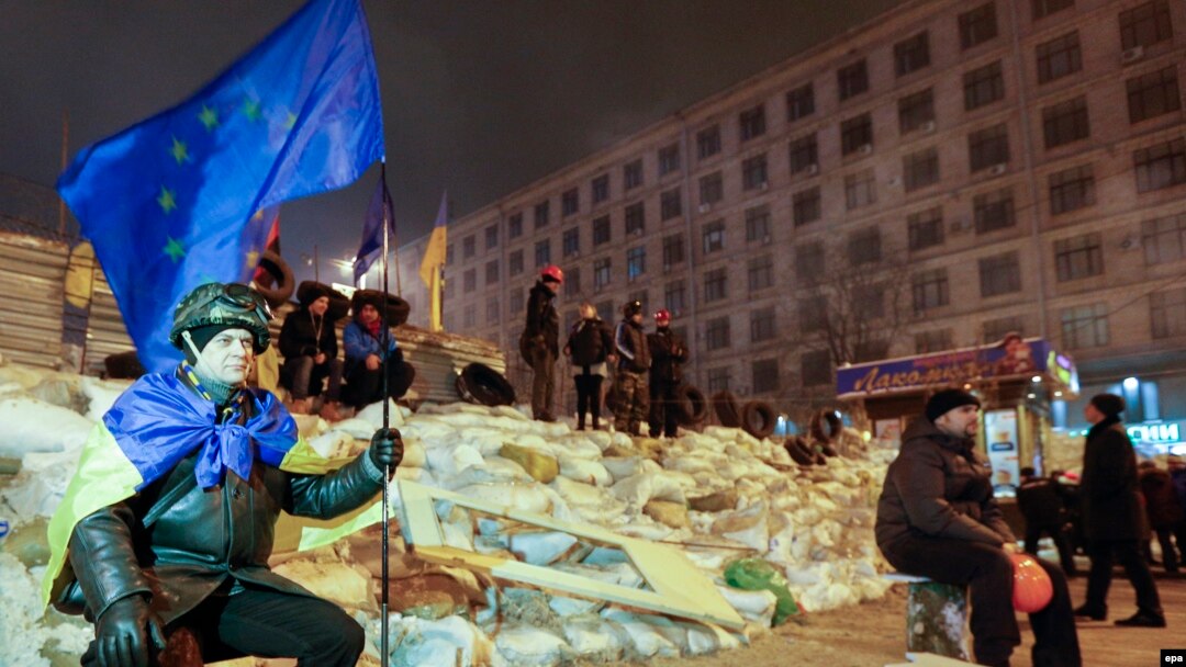 Флаг Евросоюза на украинских баррикадах – 11 декабря 2013 года