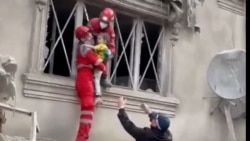 După o lună de război, iranienii se tem și de bombardamente, și de propriii lideri