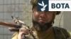 Gjahtarët ukrainas të dronëve patrullojnë rrugët në front