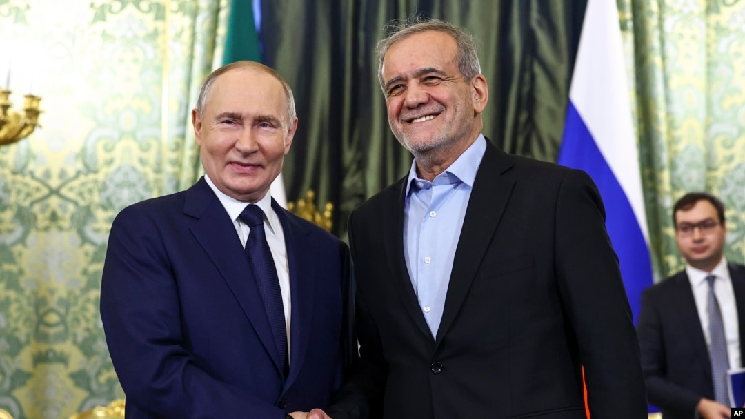 Президентите на Русия и Иран Владимир Путин и Масуд Пезешкян 