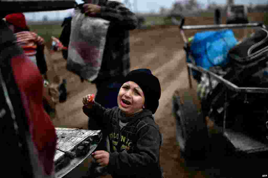 Displaced residents of Mosul evacuate the city on March 2 during an offensive by security forces to retake the western parts of the city from Islamic State fighters. (AFP/Aris Messinis)